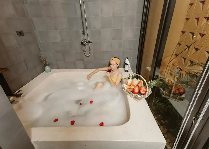 Deja Vu House Hotel