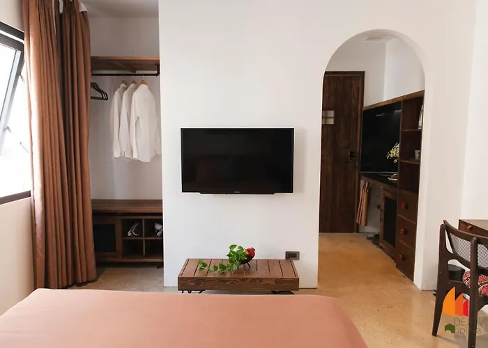 Deja Vu House Hotel 3*