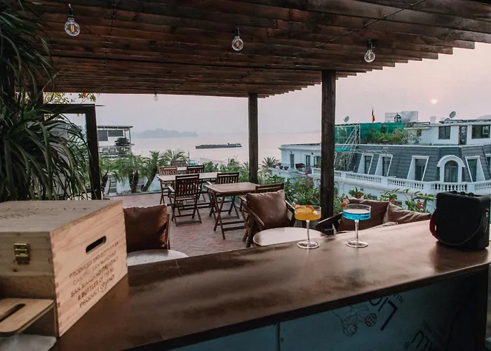 Hotel Deja Vu House Hạ Long