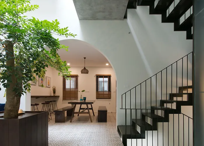 Deja Vu House 3*