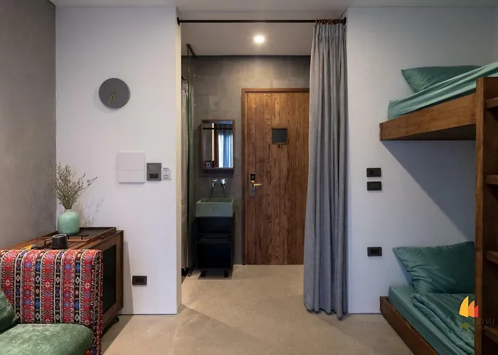 Deja Vu House Hotel 3*