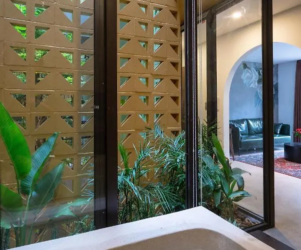 Deja Vu House Hotel