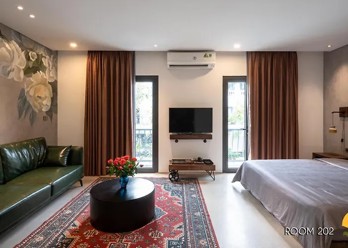 Hotel Deja Vu House